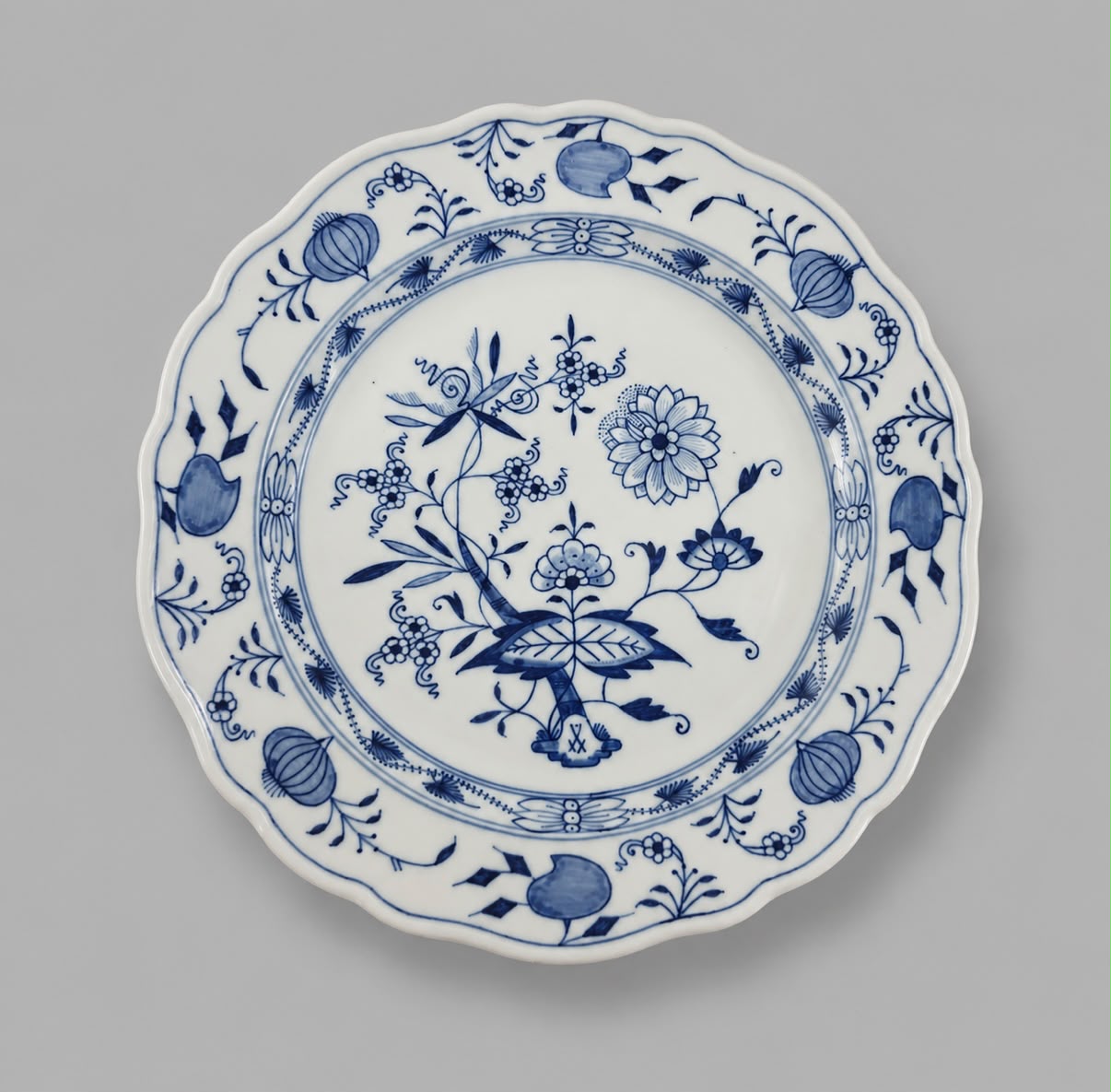 Vintage Blue & White Porcelain Wall Plate - Onion Pattern Style - 25cm